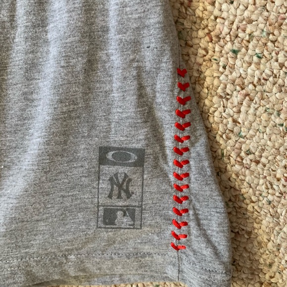 Oakley NY Yankees Shirt Baseball Stitching Size L - Picture 3 of 4